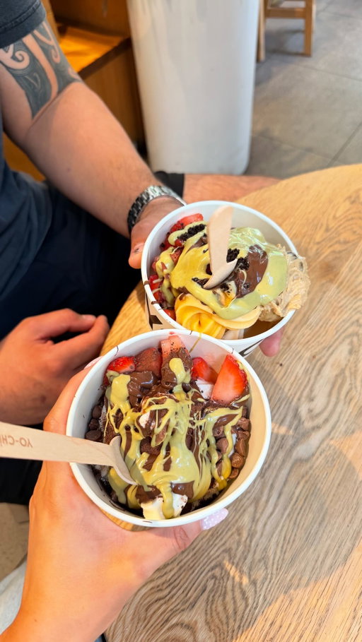 Us everyday since moving to Brisbane 🤭✨🫶🏼💗🍨

-
-
-
-
#yochi #brisbaneyochi #frozenyogurt #foodie