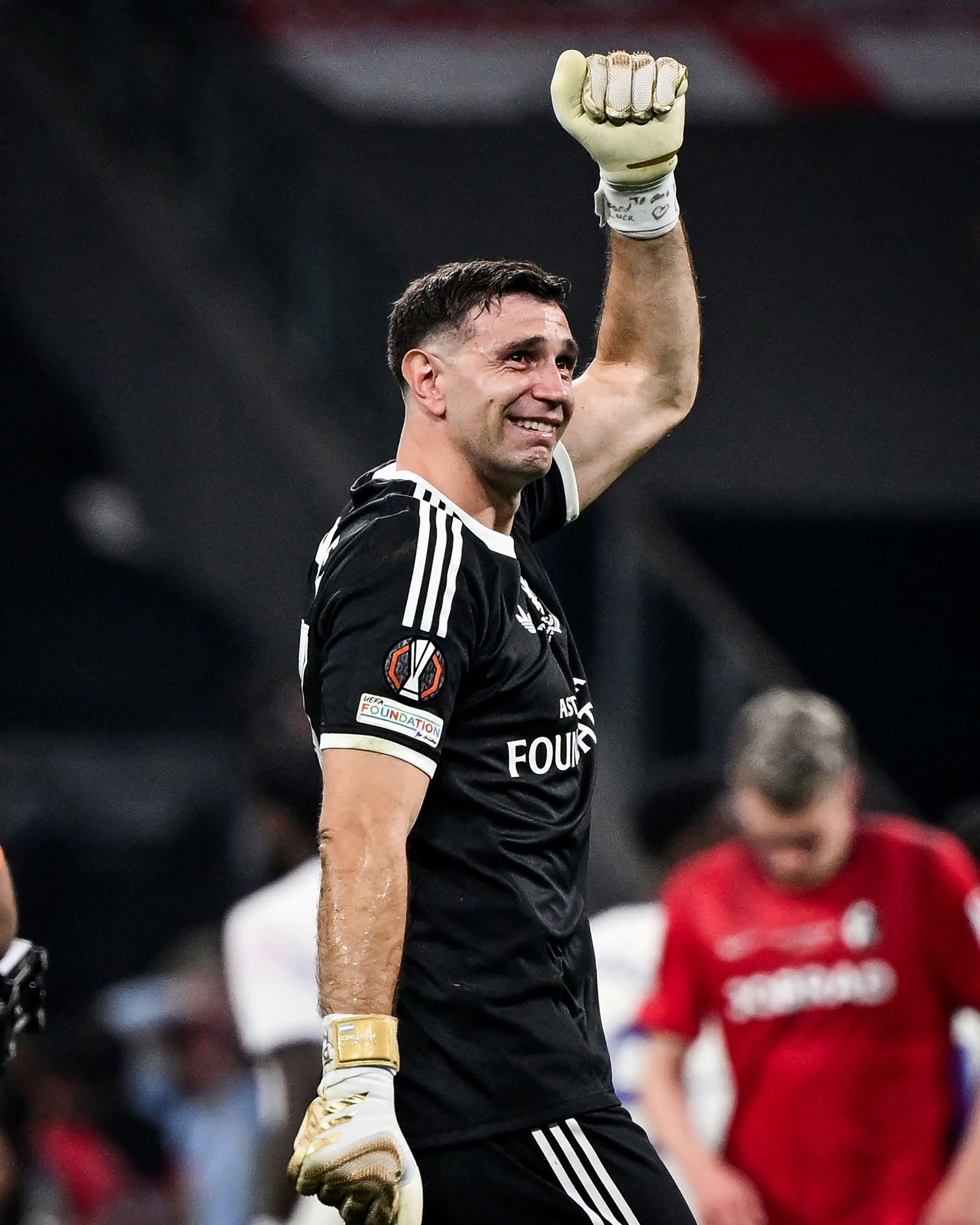 Emi Martínez with all the emotions as Aston Villa won the Europa League 🥹