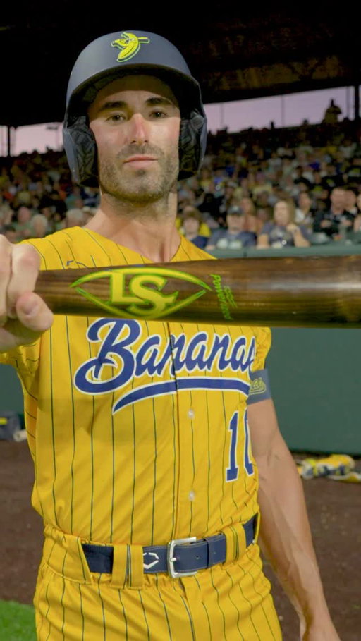 The bat trickster gettin’ tricky with @sluggernation😮‍💨

#savannahbananas #trickshot #tricky #louisvilleslugger #baseball