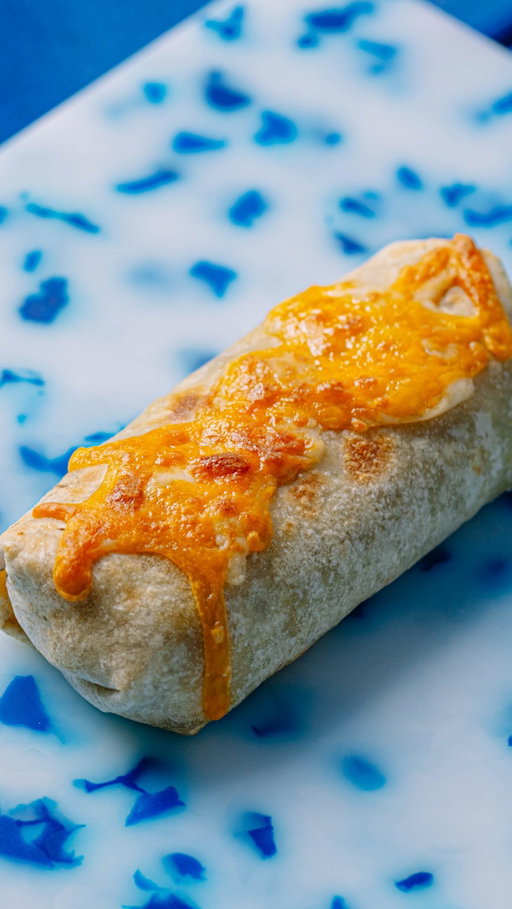 Bad Hambres x Vecina collab hitting your freezer. 

Our bean and cheese burrito finally got chorizo made with Duroc pork... and it’s green.

We teamed up with a James Beard semi-finalist Vecina’s Chef James Fox for our most ambitious collab yet.

Announcing the details tomorrow. Until then, any guesses?

Limited drop goes live 5/26 at 6 PM for Arizona delivery.

Email list gets first dibs. Link in bio.