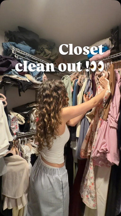 I think I might be a hoarder😅🤩 thankful selling on @vinted is super easy! My closet clean out sale is LIVE, follow me @ pautorres777 to shop my closet and start selling too 🫶🏻 #Ad #Closetcleanout #Vinted