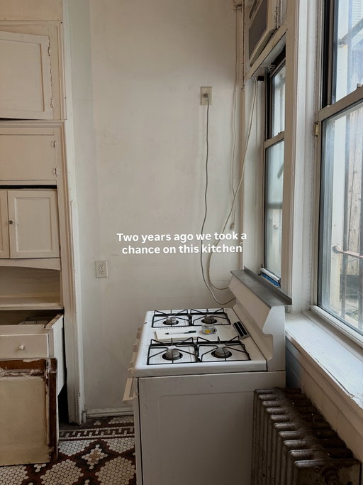 looking back on the early days in the apartment & can’t believe it’s already been over two years! thankful for so many meals in our cozy space and a well functioning cat distribution system 🐈‍⬛🐈🌱✨