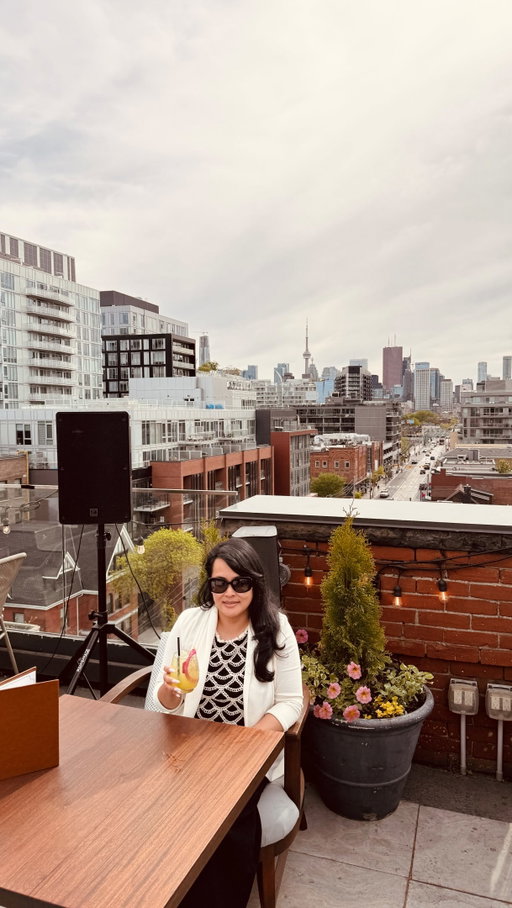 I had the opportunity to visit @broadviewhotel once again for the opening of their patio and to experience their new Asian-inspired menu. The offerings included standout favourites such as beef and chicken bao buns, kimchi fries, mushroom wontons, and more.
The rooftop provides a breathtaking panoramic view of the city, creating a truly memorable dining experience

📍 The Rooftop at The Broadview Hotel
106 Broadview Avenue, Toronto, ON