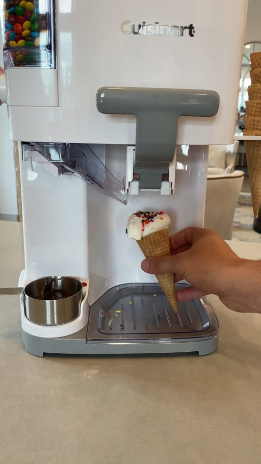 From craving to cone, all summer long 🍦 Bring soft serve home at the link in bio #AmazonFinds

🎥: @dannikafaith