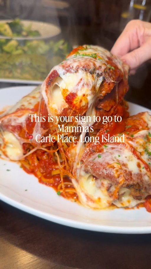 Hey Cousins! 

Did you know @biggermamasli just opened a new location in #carleplace #longisland and I’m pretty sure we just found our new favorite #longislandfoodie #italianfood spot! The portions here are absolutely insane and just look at all of that #cheese and sauce on every dish! From their appetizers like chopped salad, fried calamari, ravioli, zucchini and mozzarella to their entrees like their eggplant rollatini and their fresh seafood and insane chicken dishes to of course finishing with desserts like lava cake and red velvet - this is the perfect spot for Italian food on Long Island 🇮🇹🍝🍾