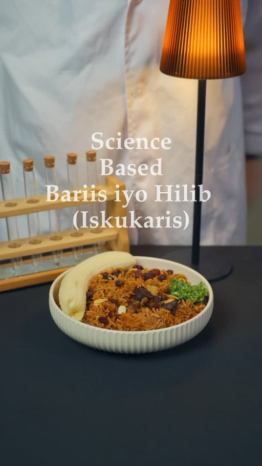 Bariis iso Hilib Iskukaris Make according to science👨‍🔬
.
Can’t beat the Hoyos but we’re going to try. Somali one-pot spiced rice with lamb, made with the help of science
.
Full recipe on my Substack! 
https://dumpedlingss.substack.com/p/science-based-bariis-iyo-hilib-iskukaris
(Or Comment “Recipe” to be sent a direct link <3) 
.
#somalifood #somali #bariis #rice #sciencebased
