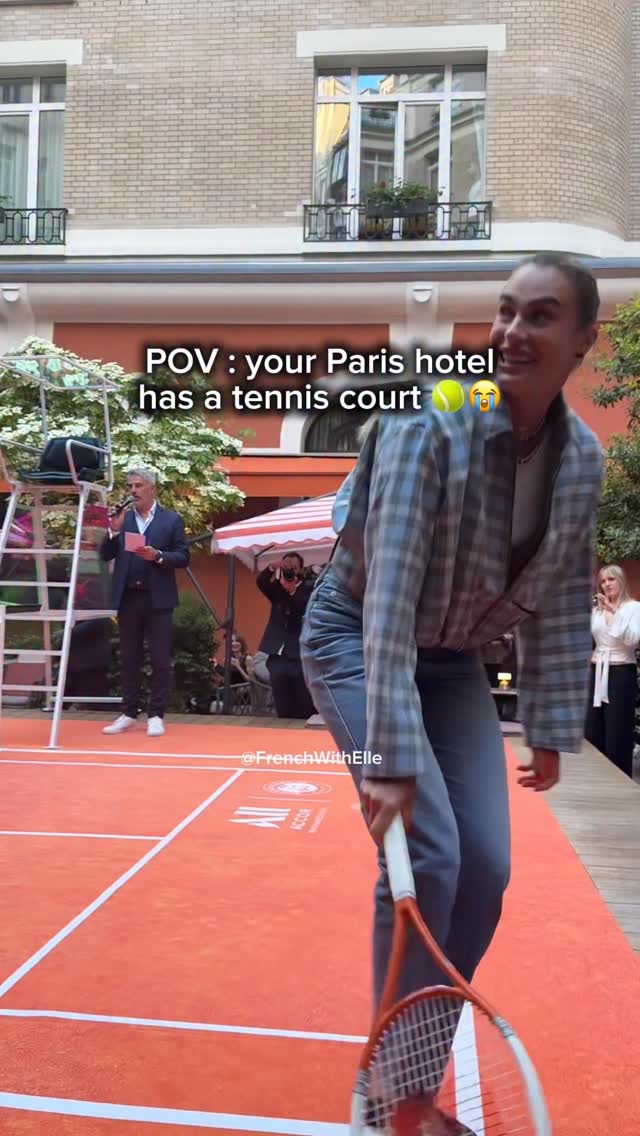 Bienvenue @arynasabalenka 🎾😭🇫🇷✨ Un moment digne de Roland Garros !

Legendary tournament with the #1 ranked player, I remember watching her win the finals on TV 🥹 

🇫🇷 C’est magique de la voir jouer dans un palace parisien

Do you know Roland Garros? 🎾💕

#rolandgarros #rolandgarros2026 #sabalenka paris