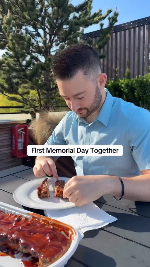 The Memorial Day relationship timeline from clean plates to zero shame 😂
 
#memorialday #ribsseason #grillingribs