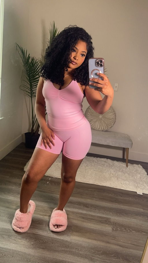 I’m always finding the cutest two piece sets 💞

Comment “pink” if you want the link to this set 

#contentcreator#explorepage#activewearset#twopieceset#detroitinfluencer