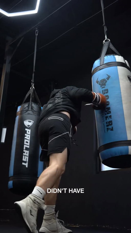 Day 7 of Champ Files putting the drop to the test in training. Real work, real experiences. Full detailed drop review coming soon!

Follow for day 8 it’s going to be a special one @chmpmdst 
-
-
-
#boxing #boxeo #boxingtraining #boxinglifestyle #boxinglife