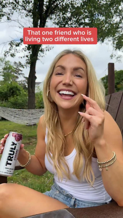 How does she do it? We’ll never know. But we know it involves her favorite @truly. Take notes #TrulyParter #ad #21+