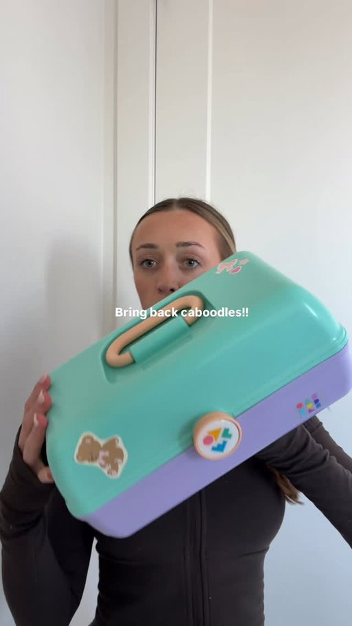 Don’t know why I ever stopped using my makeup tackle box #caboodles
