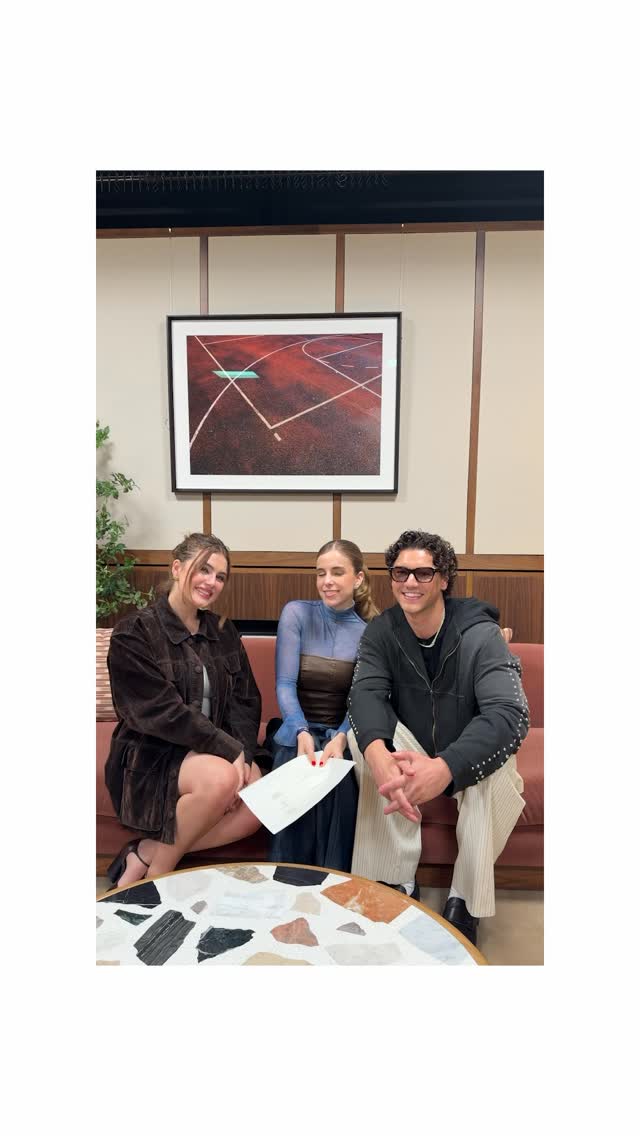 Les enseñé mi palabra favorita en español 🤭 qué tal? 

Entrevistando a Hannah y Garret de Off campus! (Ella and Belmont) Gracias @primevideomx por esta oportunidad 💙

#offcampus #prime #garret
