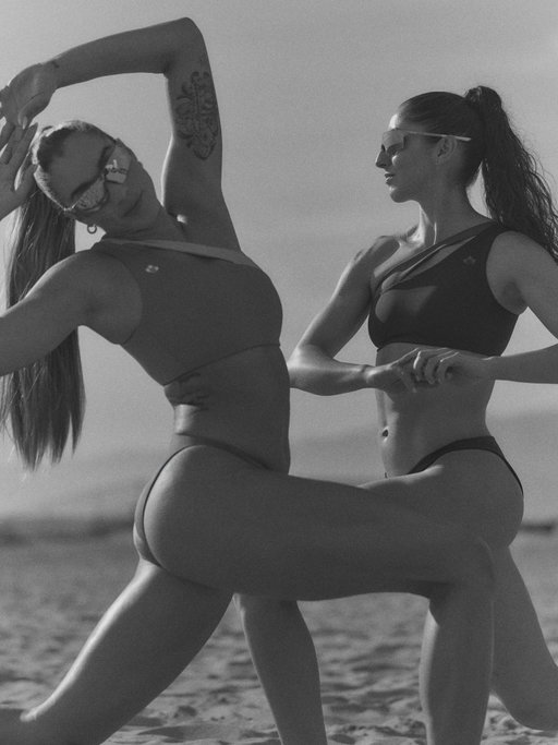 In the zone with LOF ambassadors and powerhouse pair @melissahumanaparedes @bvuilleumier 🏐

#leftonfriday