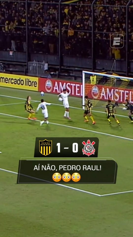 TINHA UM PEDRO RAUL NO MEIO DO CAMINHO... Após finalização de Pedro Milans finaliza, a bola sobrou para André, que chutou, mas Pedro Raul atrapalhou a jogada e ficou na direção da finalização do Corinthians contra o Peñarol pela Libertadores.

Assista a Peñarol x Corinthians, AO VIVO, pela ESPN no Plano Premium do #DisneyPlus.

#LibertadoresNaESPN #penarol #corinthians #libertadores #pedroraul