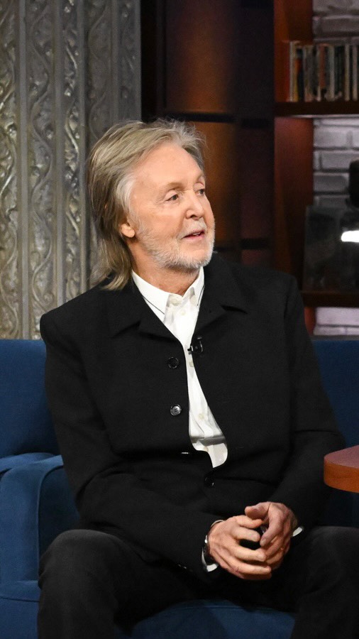 What could be more full circle than a crowd screaming for @paulmccartney at the Ed Sullivan Theater?

#Colbert #TheBeatles #PaulMcCartney @thebeatles