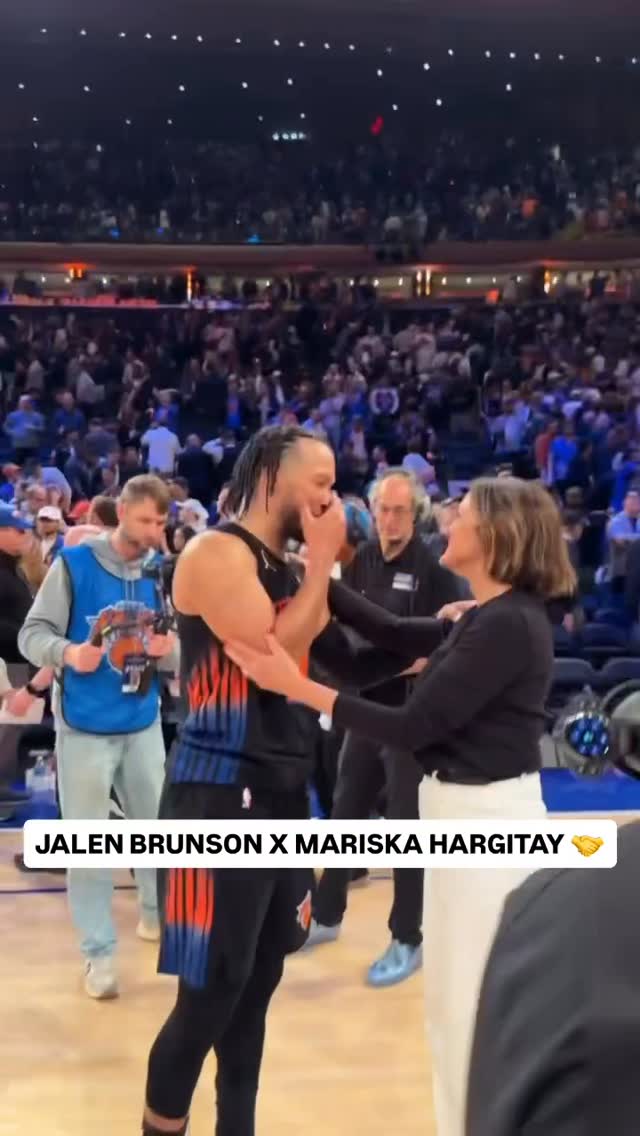 @jalenbrunson1 and @therealmariskahargitay are all smiles after @nyknicks take Game 2! 😁 NBA Conference Finals presented by @google • NYK/CLE Game 3: Sat, 5/23 at 8pm/et on ABC