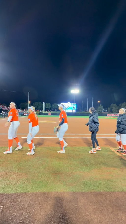 Since we didn’t play any softball tonight, here’s a dance party instead 💃 

#GoPokes