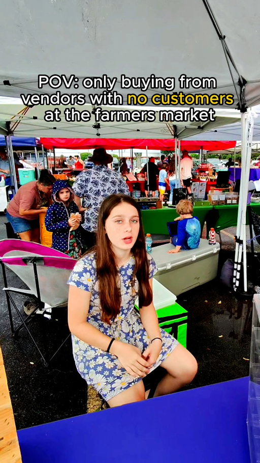She makes amazing baked donuts!

#pov #farmersmarket #wholesome #localbusiness #donuts