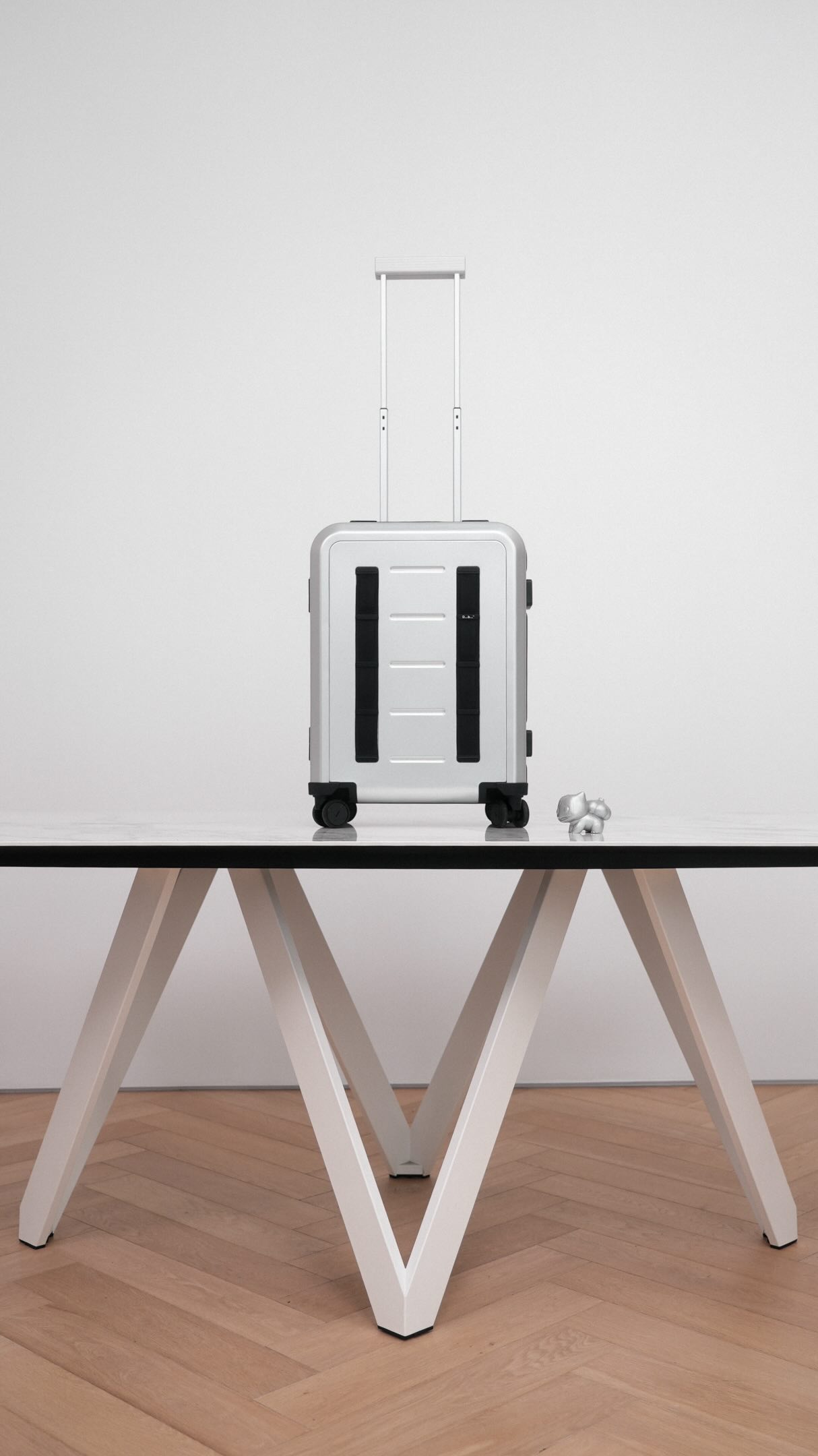 Packing for the 🇨🇦 F1 Grand Prix with the new @dbjourney Ramverk Alu Carry On. 

36L made of premium Aluminum. 
Rivet-less design, repairable, upgraded wheels and ergonomic handle. 

#dbJourney #luggage #traveltech #tech #F1