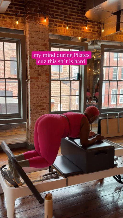 Look at that plank 💕💕💕

@alexandraambrico at @toolboxstudiodc 
#pilates #fitnesslife