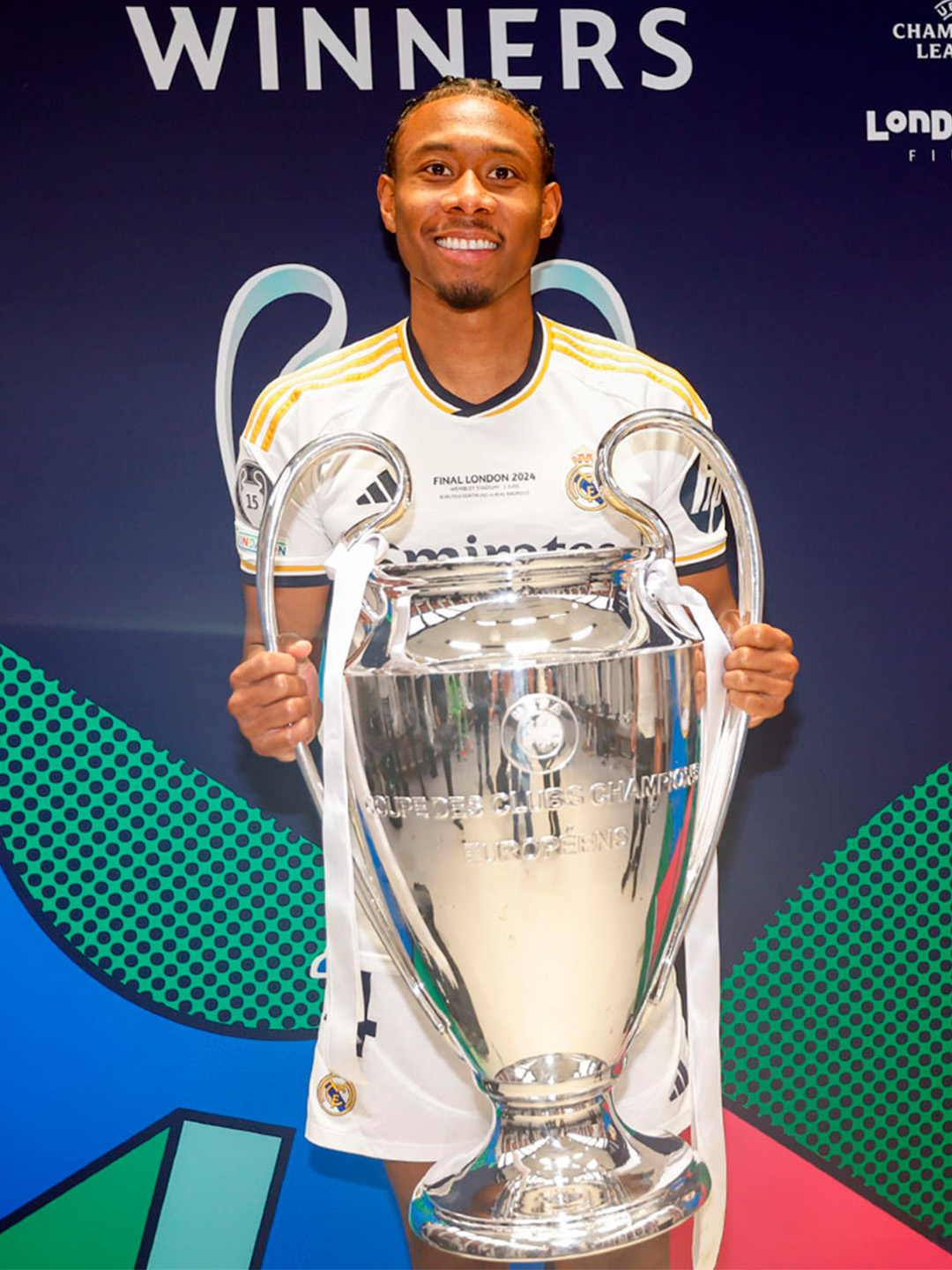 COMUNICADO OFICIAL
El Real Madrid C. F. y @DavidAlaba han acordado poner fin a su etapa como jugador de nuestro club al término de la presente temporada.

El Real Madrid quiere mostrarle su agradecimiento y todo su cariño a un jugador que ha formado parte de un equipo que ha protagonizado una de las etapas más exitosas de nuestra historia.

David Alaba ha defendido nuestra camiseta en 131 partidos durante 5 temporadas, en las que ha ganado 11 títulos: 2 Copas de Europa, 2 Mundiales de Clubes, 2 Supercopas de Europa, 2 Ligas, 1 Copa del Rey y 2 Supercopas de España.

Para el presidente del Real Madrid, Florentino Pérez, “David Alaba se lleva el cariño de todo el madridismo por su entrega, su trabajo y una imagen icónica en nuestro camino hacia la Decimocuarta que simbolizó la celebración de una victoria y que ya es historia de nuestro club. El Real Madrid siempre será su casa”.

El Real Madrid le desea a David Alaba y a su familia todo lo mejor en esta nueva etapa de su vida.

🔗 Comunicado completo: LINK EN BIO.
-
Real Madrid C. F. and David Alaba have agreed to bring his time as a player of our club to an end at the conclusion of the current season.

Real Madrid wishes to express its gratitude and all its affection to a player who has been part of a team that has marked one of the most successful periods in our history.

David Alaba has worn our jersey in 131 matches over 5 seasons, during which he has won 11 titles: 2 European Cups, 2 Club World Cups, 2 European Super Cups, 2 La Liga titles, 1 Copa del Rey, and 2 Spanish Super Cups.

For the president of Real Madrid, Florentino Pérez, “David Alaba carries with him the affection of all madridistas for his dedication, his work, and an iconic image in our journey toward the Fourteenth, symbolizing the celebration of a victory that is now a part of our club's history. Real Madrid will always be his home.”

Real Madrid wishes David Alaba and his family all the best in this new chapter of their lives.

🔗 Full statement: LINK IN BIO.
#RealMadrid | #GraciasAlaba
