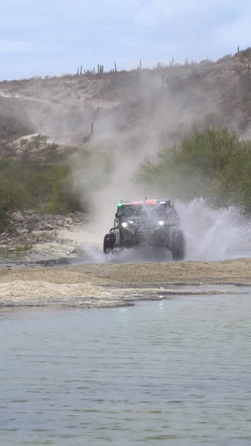 Friday vibes 🌵🏁🔥😎🇺🇸

🏁 @norraracing_official 

@drt.motorsports @tensortire @methodracewheels @3g.powersports @sdgshocks @changuitos_race_prep 
@canamoffroad