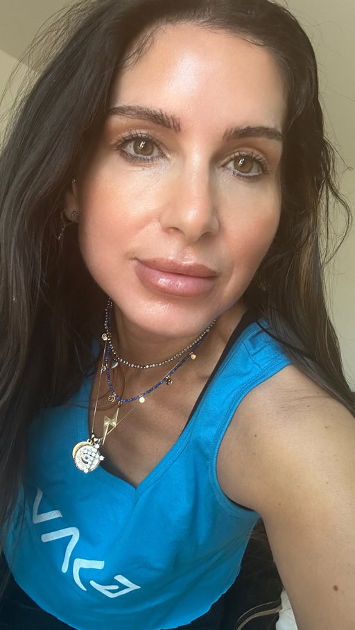 what if all of the answers, every experience, every hurt, every challenge, all the pain actually has a purpose? what if your body, mind and spirit holds the keys to your freedom? 

are you willing to look?
are you able to learn to listen to your body?
are you brave enough to do what it takes to tap into that wisdom? bc trust me it’s there. 

nothing that you’ve been through is random…it doesn’t have to stay lodged in your nervous system forever. and ignoring it just pushes it in further.

don’t ignore the signals, start listening, looking and realizing that it’s all there to guide you to the next version of yourself. find your expanders, your guides, and ask them for help. trust and begin, your life ahead awaits!! 

#inspirational #traumahealing #spirituallessons #faith