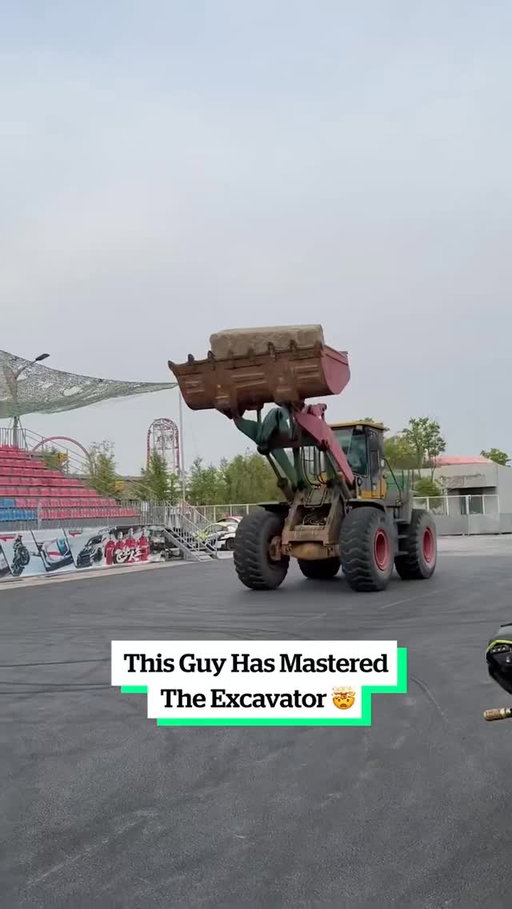 This Guy Has Mastered The Excavator 🤯