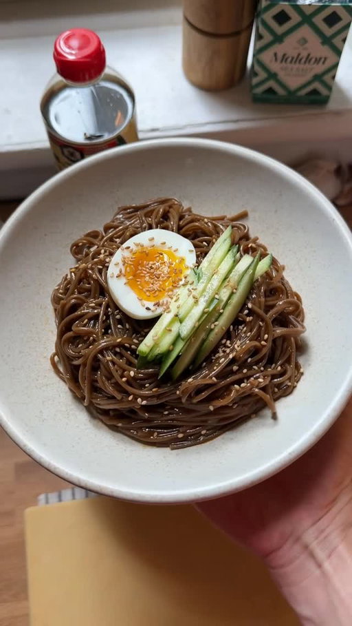 Cold noodle season is upon us 🥒We love making this version of a bibimguksu with soba when we don’t know what to do for lunch. Full recipe on our website!

Ingredients:
2 servings of soba/buckwheat noodles
2 Tbsp gochujang
2 Tbsp rice vinegar
1.5 Tbsp sugar
1 Tosp soy sauce
1 Tbsp sesame oil
1/2 of a cucumber
2 eggs
1 tsp sesame seeds