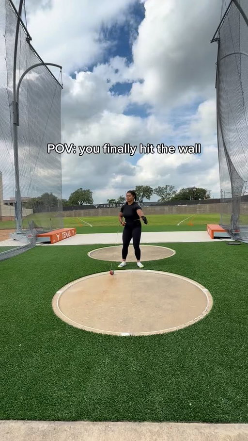 Before anyone asks, yes it was an 8kg😌

#hammerthrow #strongwomen #trackandfield