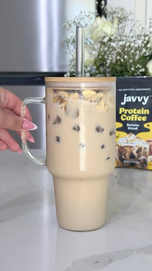 XXL Banana Bread Protein Coffee ☕🍌

@javvycoffee just dropped a Banana Bread flavor, and honestly, it tastes like someone blended a warm slice of banana bread into iced coffee.

Comment “Banana” if you’d love to Receive the links 🫠

Ingredients:

XXL cup filled with ice
A generous handful of freeze-dried banana slices
1-2 scoops of Javvy Banana Bread Protein Coffee
Milk of choice
Shake as directed, top with a fresh banana slice & sip 🍌✨

#javvypartner #bananabread #coffee #proteincoffee #asmr