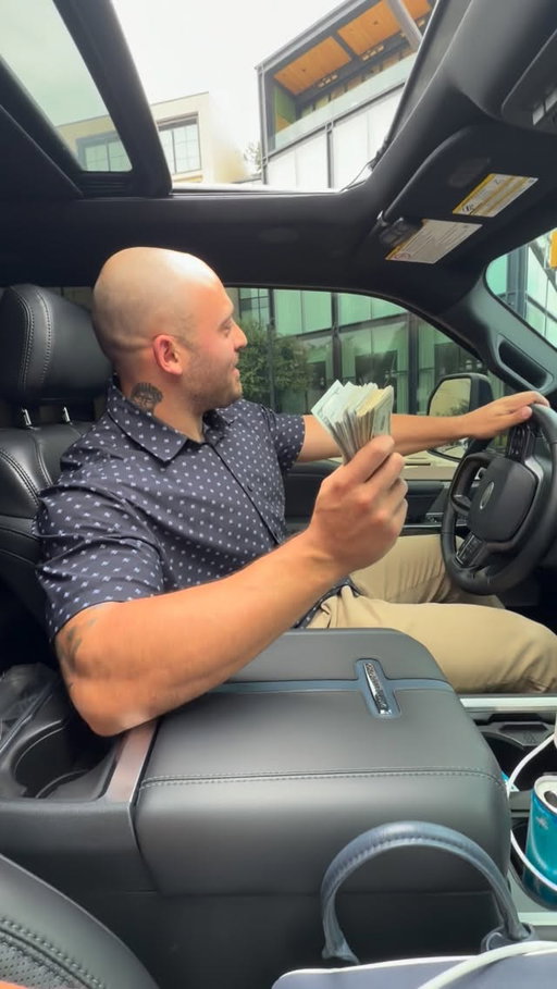 Start the company 💲

Comment “FREE” to join my Free live training on June 11th

I’ll be showing you guys my exact marketing and sales systems that have taken my business to 8 figures / year in under 2 years