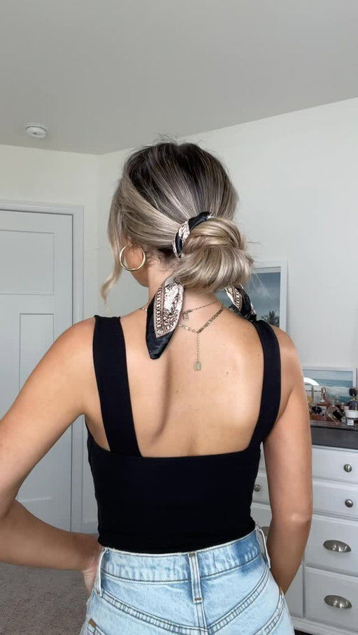 Easy Low Bun ☁️🦪🌊✨ this easy messy bun is one of my favorites for summer! The scarf elevates it and makes it the perfect touch for vacation! Such a quick hairstyle that always looks good and will make you look like a pro! 

Save this easy low bun for later when you’re in need of a little hair inspo! 🤍

#hairtutorial #lowbun #messybun #easyhairstyles #summerhair
