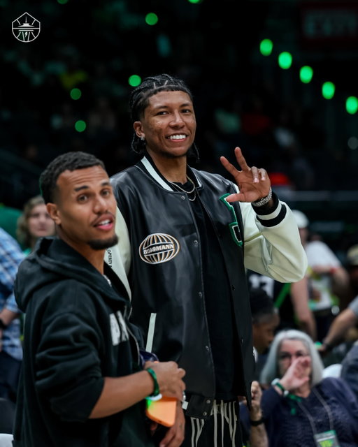 We’ve got Washington native and Philadelphia @sixers forward @justmarjon sitting courtside tonight! ⛈️