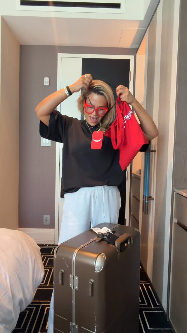 F1 in Montreal this weekend come hang out w me!!! 🏁🏎️ lmk if you want the 🔗 to anything ♥️

TYTYTY @amazonca @amazoninfluencerprogram for always taking us on cool af adventures!!! 

F1 formula 1 Grand Prix Amazon Canada