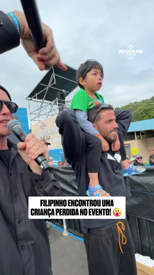 Missão cumprida para @filipetoledo​✅✅​

Filipinho encontrou essa criança perdida e ajudou no reencontro com a família! 

@PureNewZealand @originalbonsoy #WSLBrasil