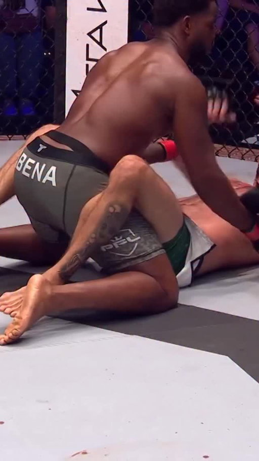 Something you don’t see everyday in MMA 

Donegi Abena takes the win over Joe Schilling due to not wanting to continue following a head butt foul 

#PFLBrussels | Prelims LIVE NOW | Main Card 3PM ET on the ESPN App