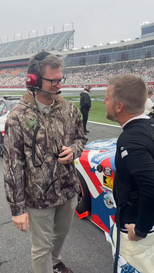 Last second debrief with the boss.