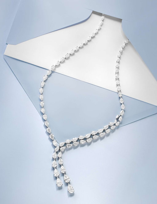 Designed to shine at its very best.

#RoyaldeVersailles #RdV #DiamondNecklace #FineJewellery #Yorkville