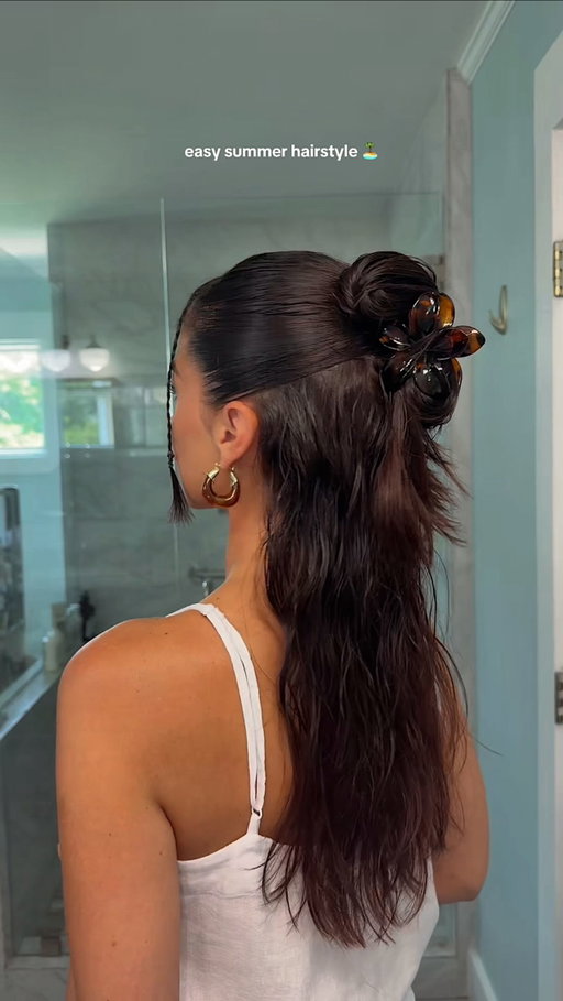 the perfect pool/beach day hairstyle 🏝️ #halfuphalfdownhairstyle #halfuphalfdown #summerhair #summerhairstyles
