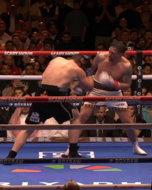The moment @usykaa dropped Rico Verhoeven in the closing stages of round 11 🎯 @daznboxing @ringmagazine