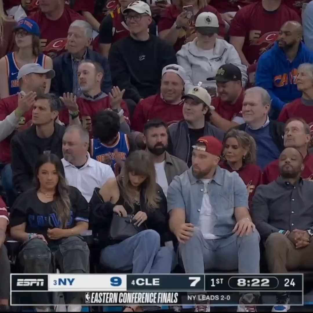 Taylor Swift in Ohio, but everyone forgot she's a Knicks fan.