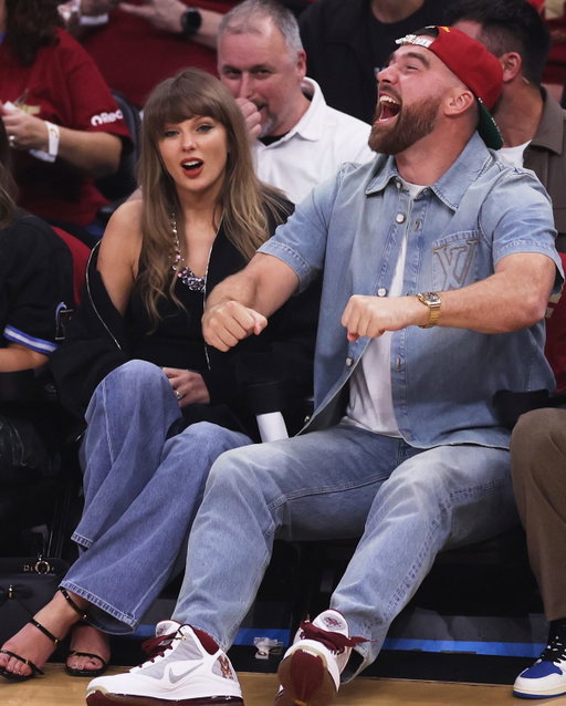 @killatrav and @taylorswift courtside in Cleveland 🌟

📷: Tim Phillis/AP