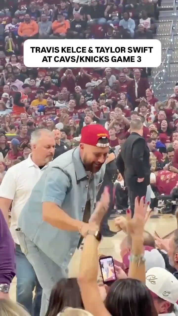 Travis Kelce & Taylor Swift are in Cleveland for Game 3

🎥 @espn