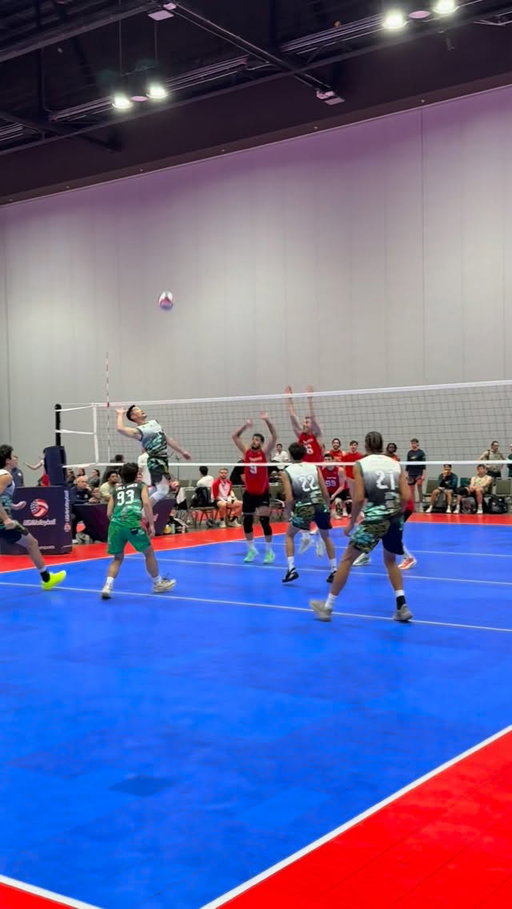 One more before say goodnight in Orlando! 🌙

Or rather, we’ll let @coachdonny and The Tall Ones say goodnight! 💤

Insane point and ready for more action tomorrow on championship Sunday at Adults Open Nationals!

#usavopen