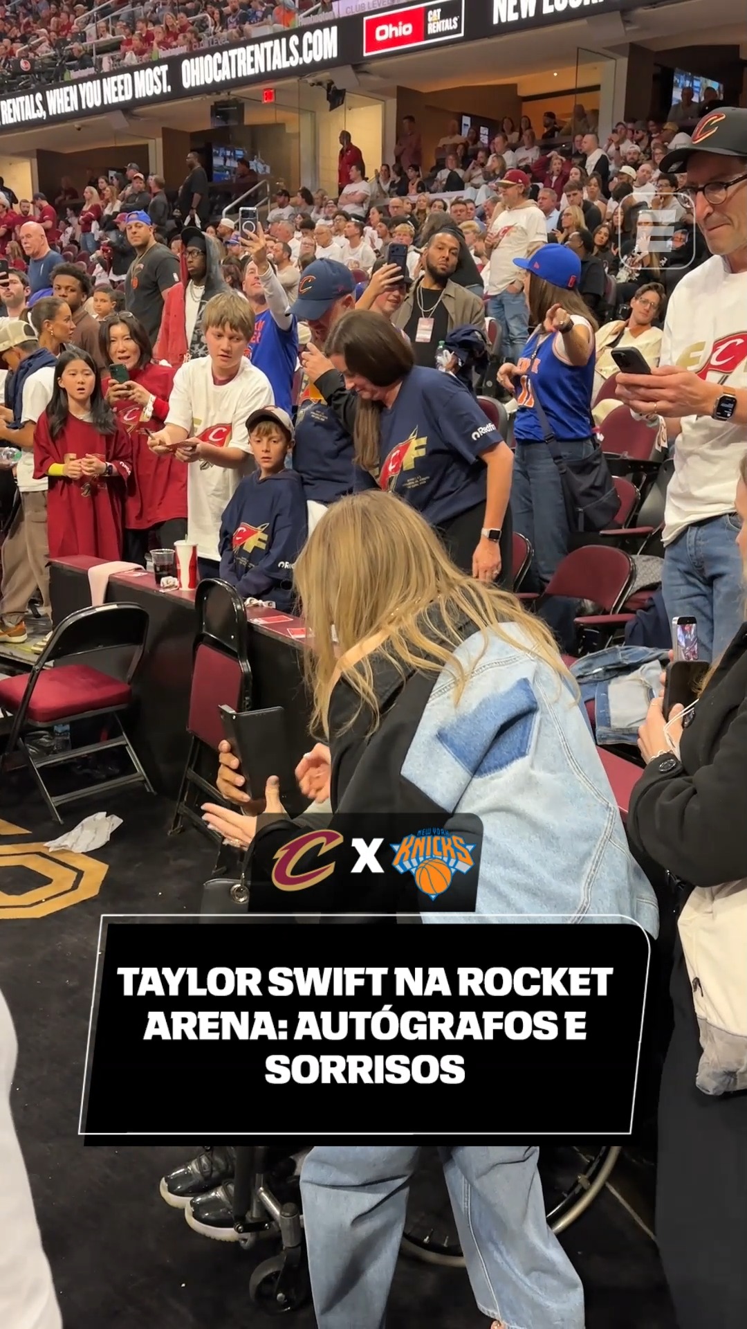 ‘Big reputation, big reputation’ 👑 Taylor Swift movimenta a Rocket Arena ao interagir com fãs durante o Jogo 3 da final de conferência entre Cavaliers e Knicks.

Assista aos jogos da NBA pela ESPN no Plano Premium do #DisneyPlus.

#NBAnaESPN #cavaliers #knicks #taylorswift