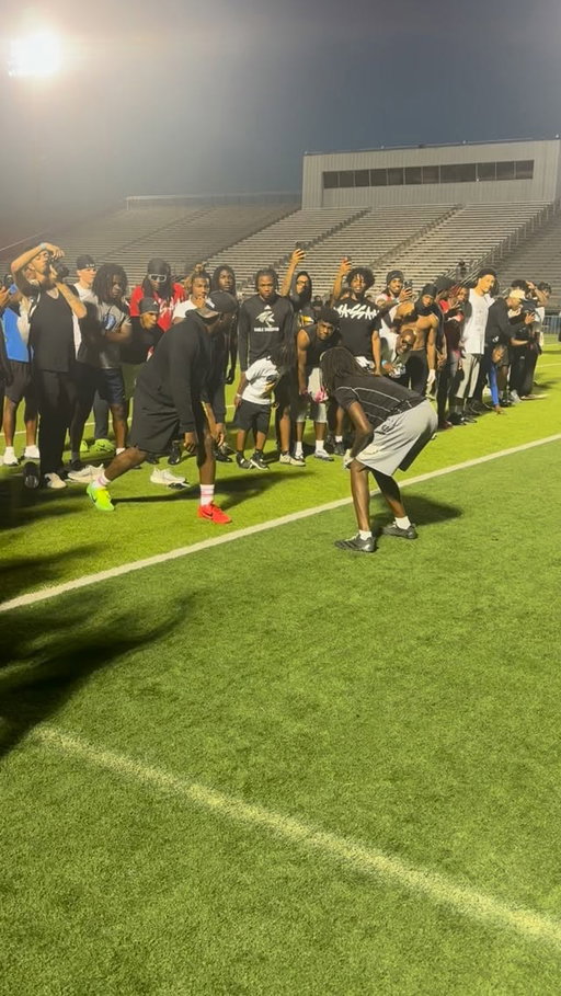 Dez Bryant bet him $1,000 he couldn’t guard him..who y’all think won? 😳