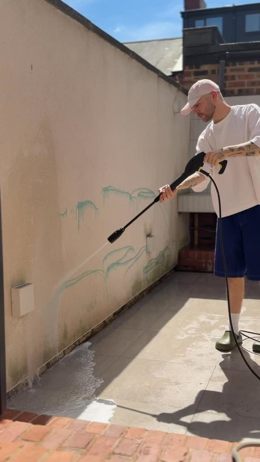 This yard might be small but it’s the perfect size for us, plus a real sun trap. When I tell you I’ve been waiting since the day we moved in to give it a proper jet wash, I’m not joking! 🌞 Plus I want to start project yard next week, maybe 👀 but for now this is all massive improvement.

#sundayreset #weeklyreset #cleanwithme #cleaningmotivation