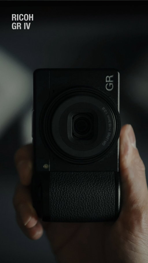 RICOH GR IV（GR4）開箱📦

入手GR4一陣子，終於有時間好好開箱分享，大多數的時候都是使用這一代的新濾鏡「電影黃」跟「電影綠」做拍攝，上個月去京都跟大阪也用它隨手紀錄了一些照片（再搭配一點在台北的照片）

GR4真的是一台很實用的隨身機，不論是重量或參數可調性，我覺得理光大於富士，28mm也是日常生活很實用的焦段，入手後使用到現在，依舊相當滿意，提供給還在觀望的人參考✌🏻